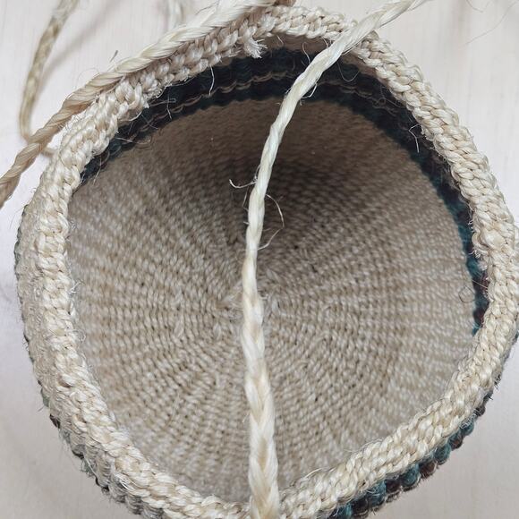 Vintage Hand Woven Milulu Grass Beige Green Blue Basket Kitchen Storage Planter - Picture 6 of 7